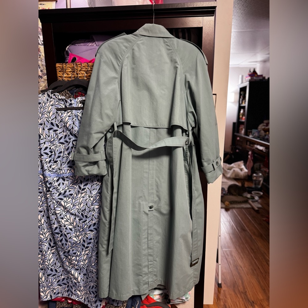 London Fog Trenchcoat - Picture 4 of 4